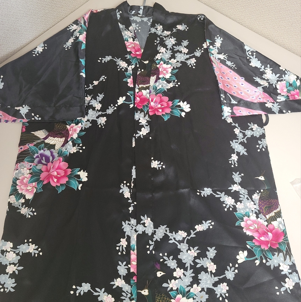 Robe - Picture 2 of 3